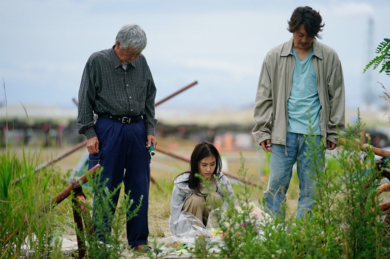 Desde la izquierda: Katsumi (Yoshizawa Ken), el padre de Ayumi, Minami e Ikuo ©2018 Nagimachi Film Partners