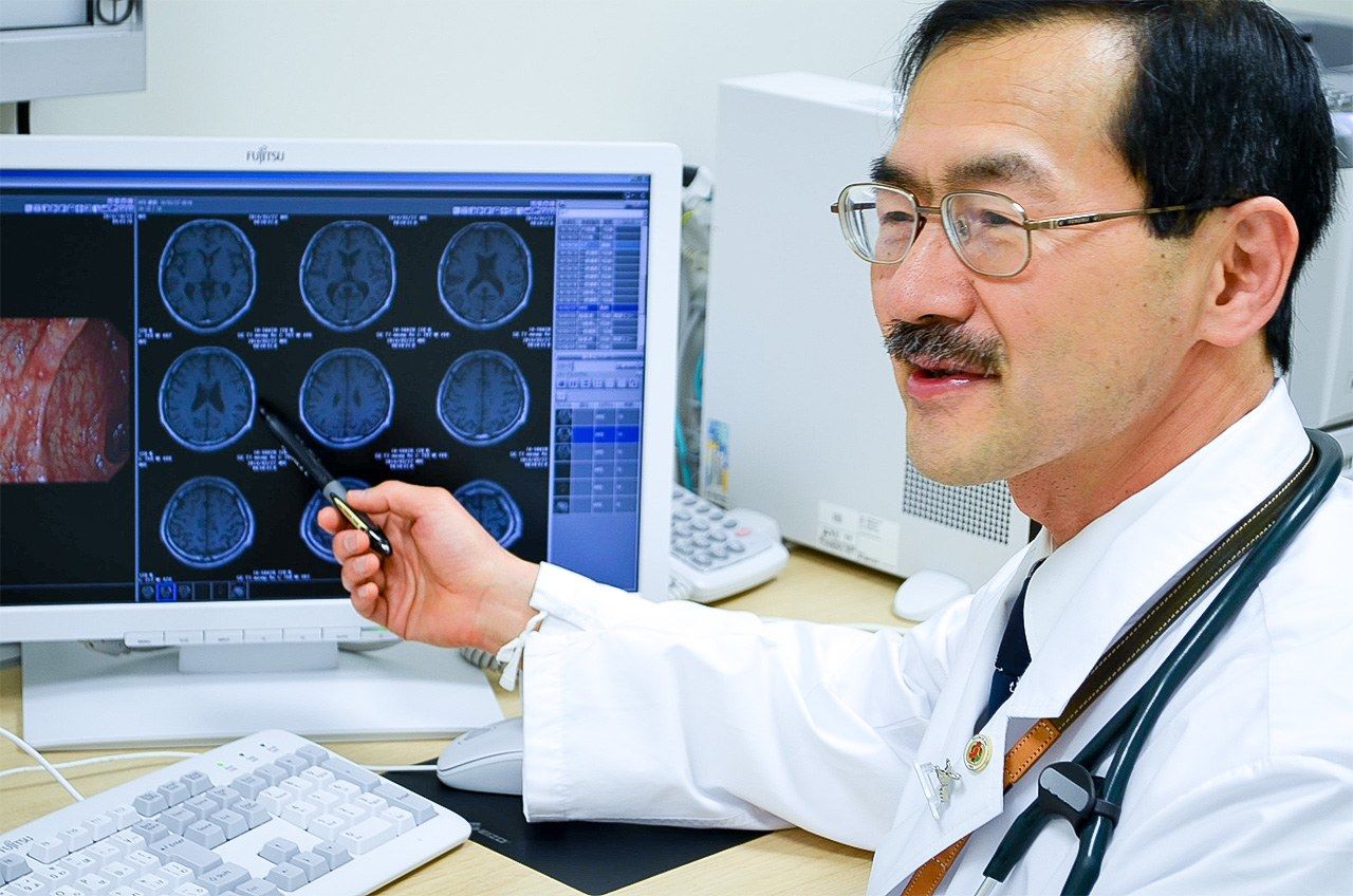 Fukudo Shin, director del Departamento de Medicina Psicosomática del Hospital de la Universidad de Tōhoku.