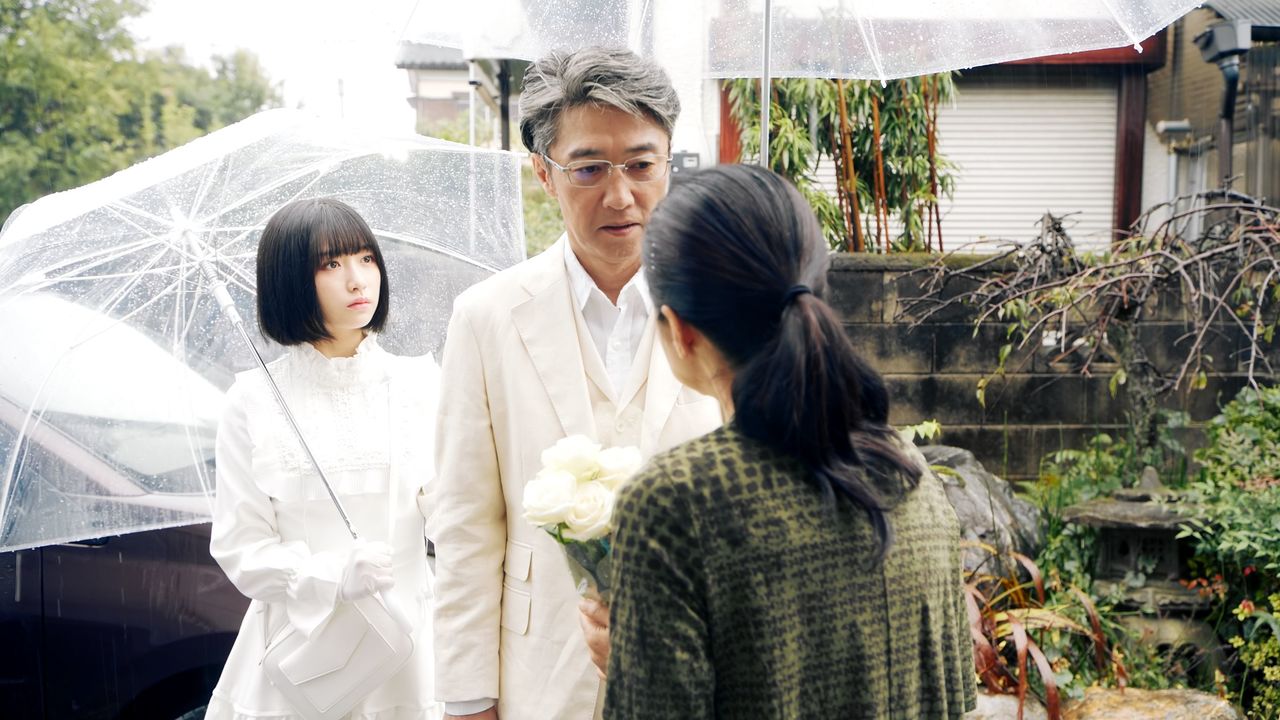 Kaneshiro, el primer amor de Keiko, aparece con su hija. ©2020 PFF Partners (Pia, Horipro, Nikkatsu) / Corporación PFF