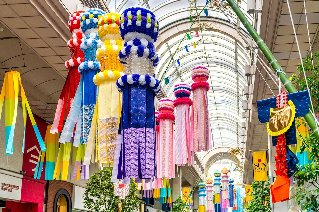 Decoraciones del Festival de Tanabata de Sendai. (PIXTA)