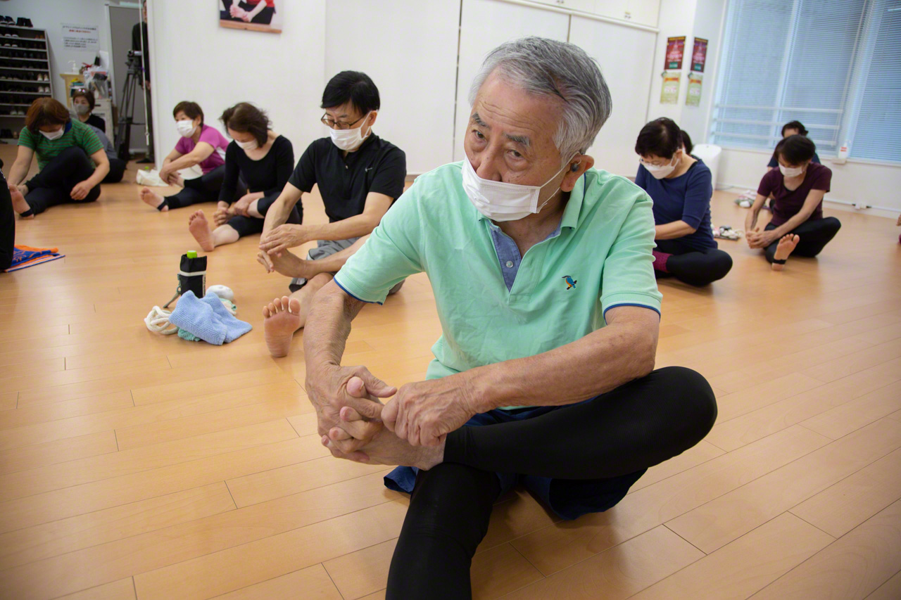 Los movimientos juveniles de Kawamoto Ki’ichi no parecen propios de sus 83 años.