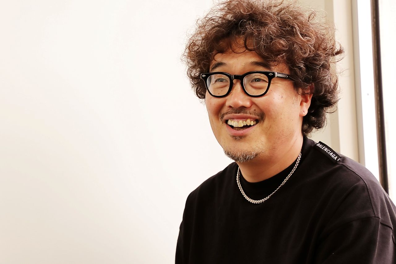 El director Miki Kōichirō.