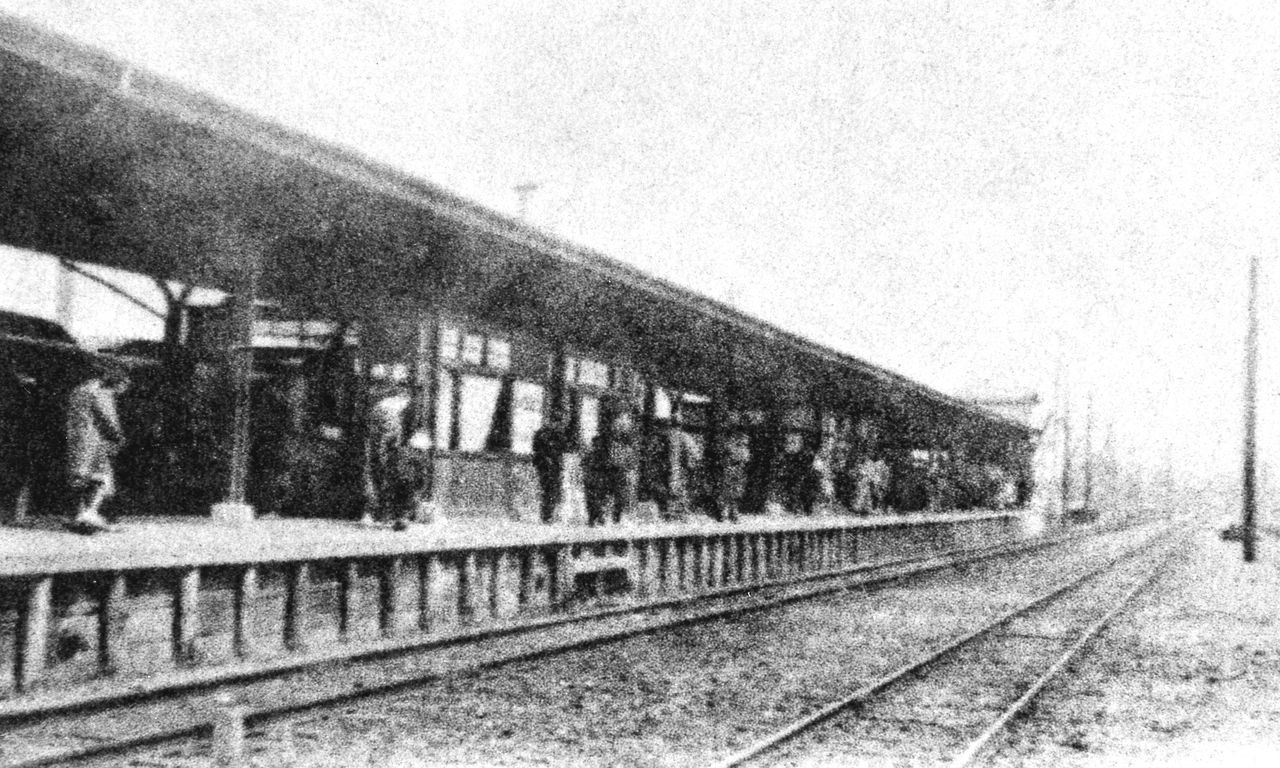 El andén de la estación en 1925. (Colección del Museo del Ferrocarril)