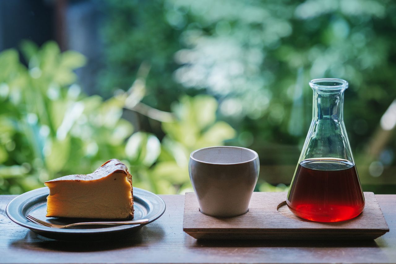 El dulce que más gusta a la clientela es la tarta de queso vasca.