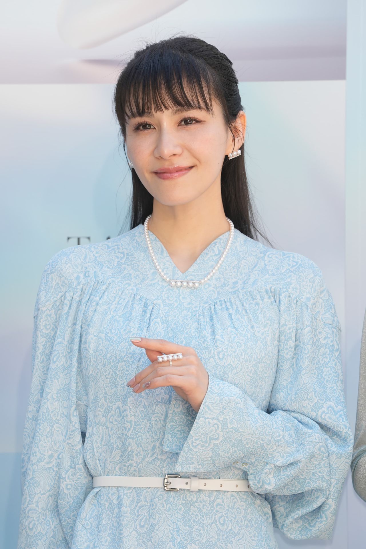 La cantante A-chan (Nishiwaki Ayaka) anunció su matrimonio con alguien no famoso el 11 de noviembre de 2025; fotografía del 25 de abril de 2024, en el distrito de Shibuya, Tokio. (Jiji Press)