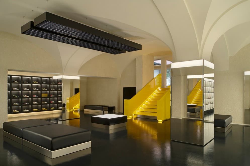 El interior de la tienda insignia de París.