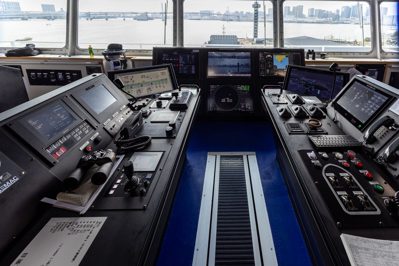 Similar a la cabina de una nave espacial. Al parecer, los niños que visitan el barco comentan que “quieren viajar en él”, lo que ayuda a fomentar el futuro talento en el sector marítimo.