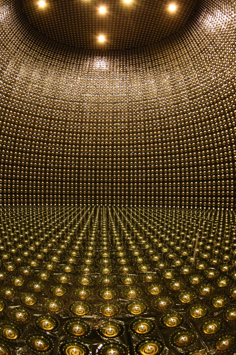 El depósito de agua del interior, totalmente vaciado para las obras de reforma. Fotografía cedida por el Observatorio Kamioka del Instituto de Investigación de Rayos Cósmicos de la Universidad de Tokio.