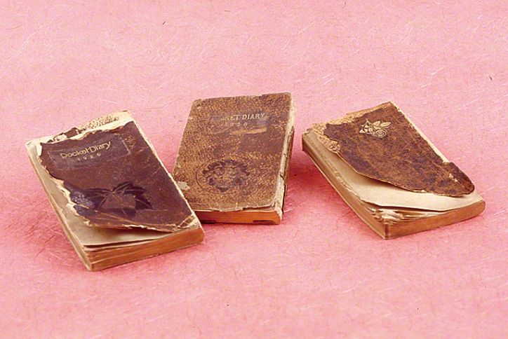 Los tres cuadernos que reúnen los poemas póstumos de Misuzu.