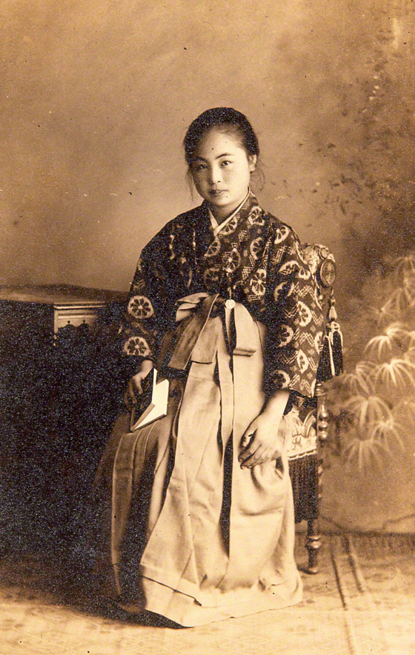Fotografía de Kaneko Misuzu durante sus años de estudiante.
