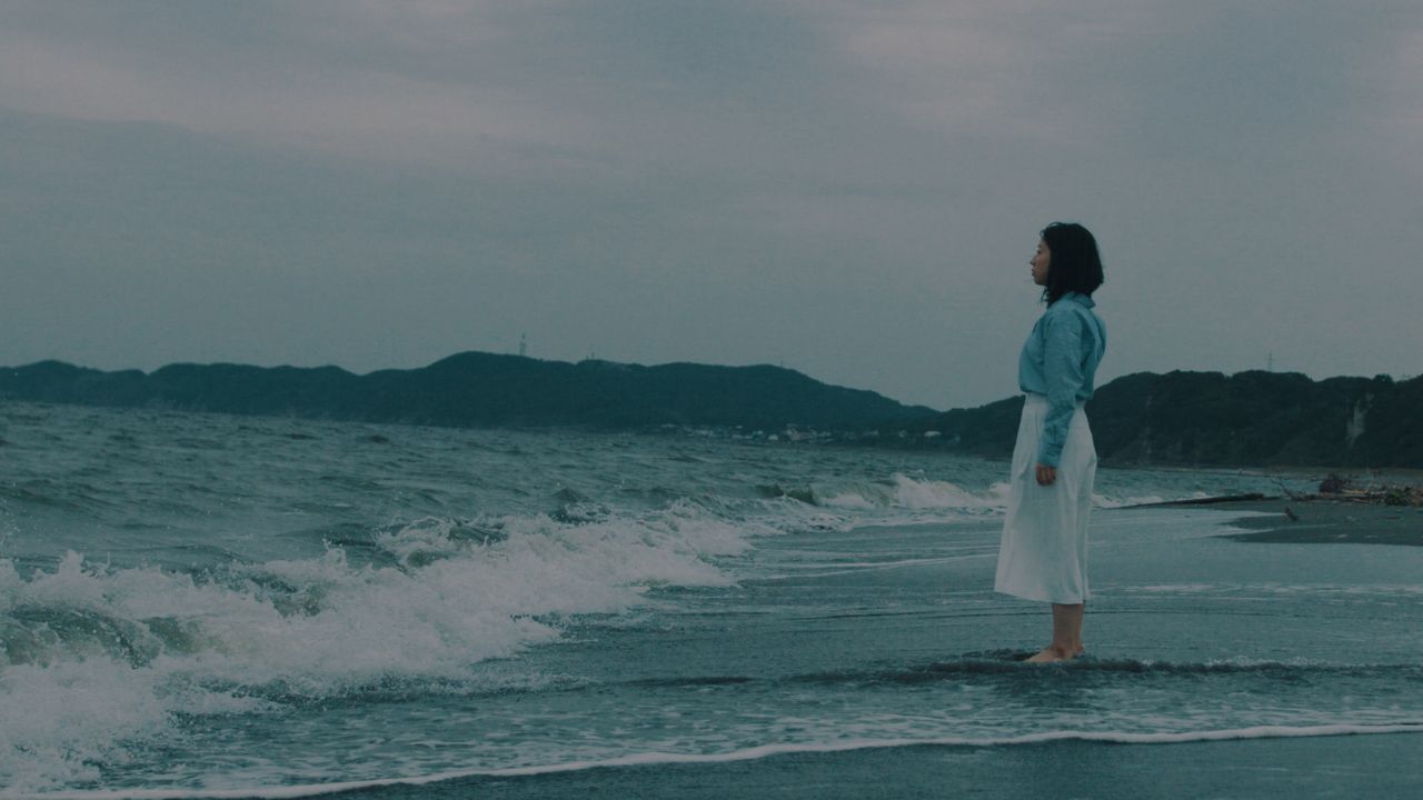 El corazón de Sonomi recuerda constantemente el mar de aquel día. ©Kento Shimizu