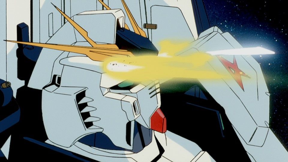 Mobile Suit Gundam –Char’s Counterattack se estrenó en los cines con una historia que transcurría catorce años después de la trama original. Amuro se enfrenta en batalla con su némesis, Char, a los mandos de su Gundam ν (New). © Sōtsū / Sunrise