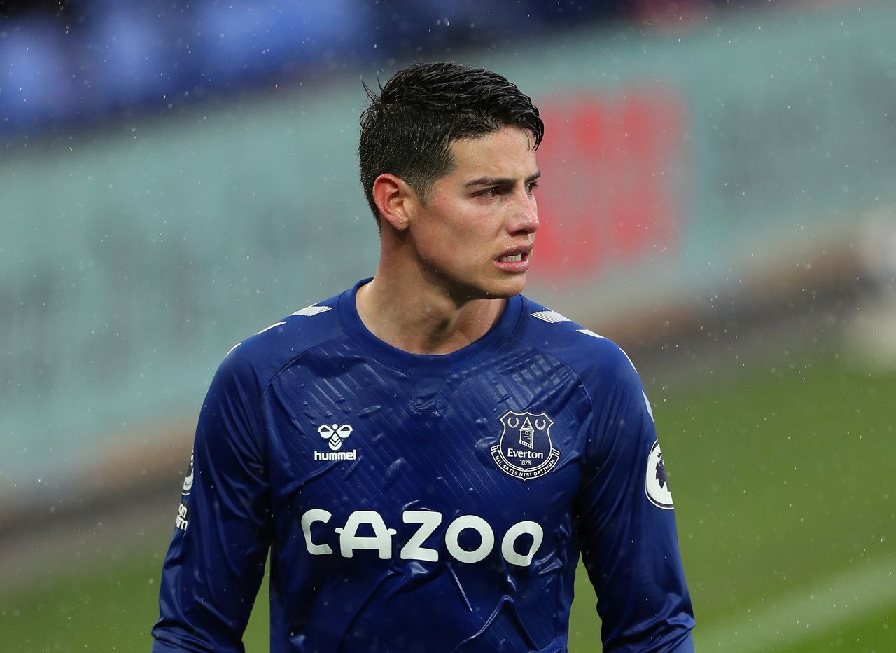 FOTO DE ARCHIVO: El futbolista colombiano James Rodríguez durante el partido de Premier League disputado entre el Everton y el Sheffield United en el estadio Goodison Park de Liverpool, Reino Unido, el 16 de mayo de 2021. Pool vía REUTERS/Peter Byrne