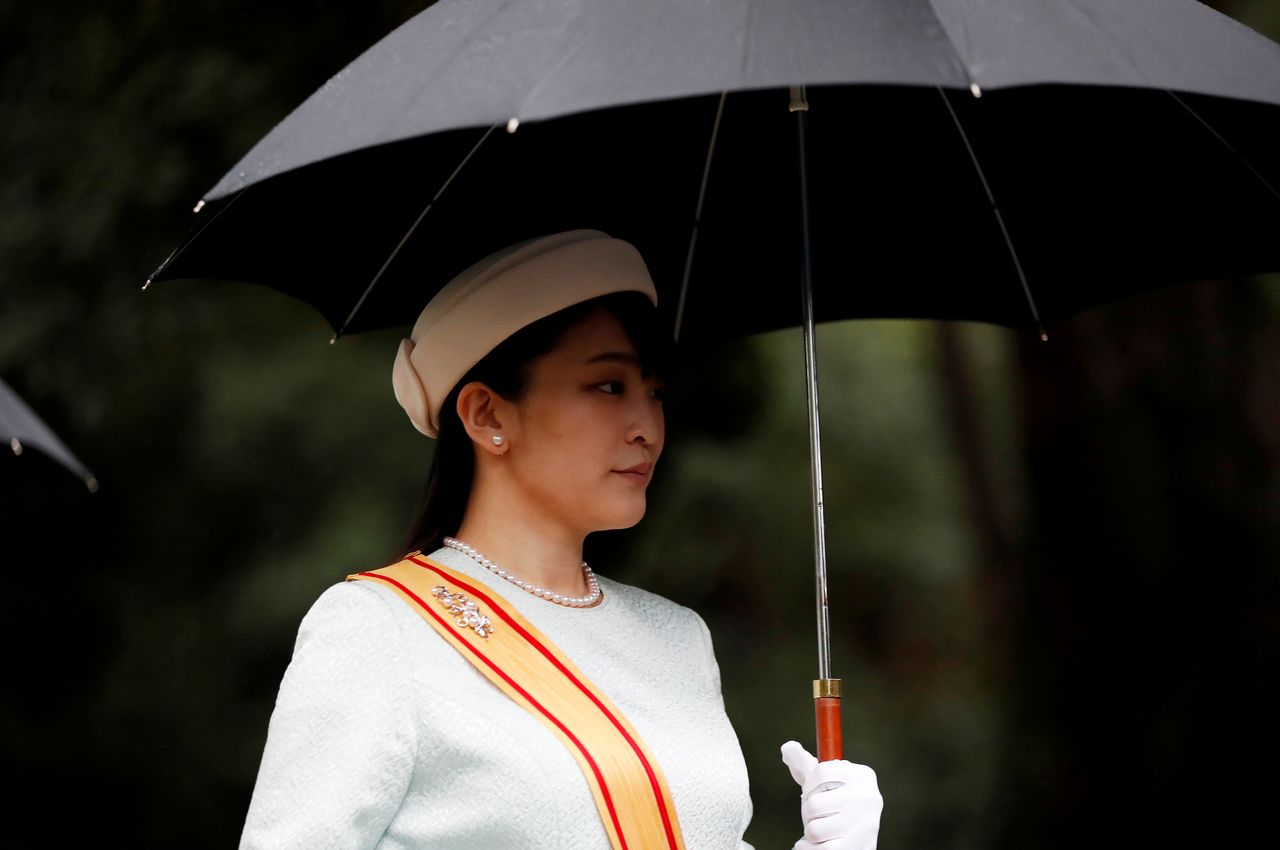 La princesa Mako de Japón llega a ceremonia en el Santuario Imperial dentro del Palacio Imperial, Tokio, Japón, 22 octubre 2019.
REUTERS/Kim Hong-ji