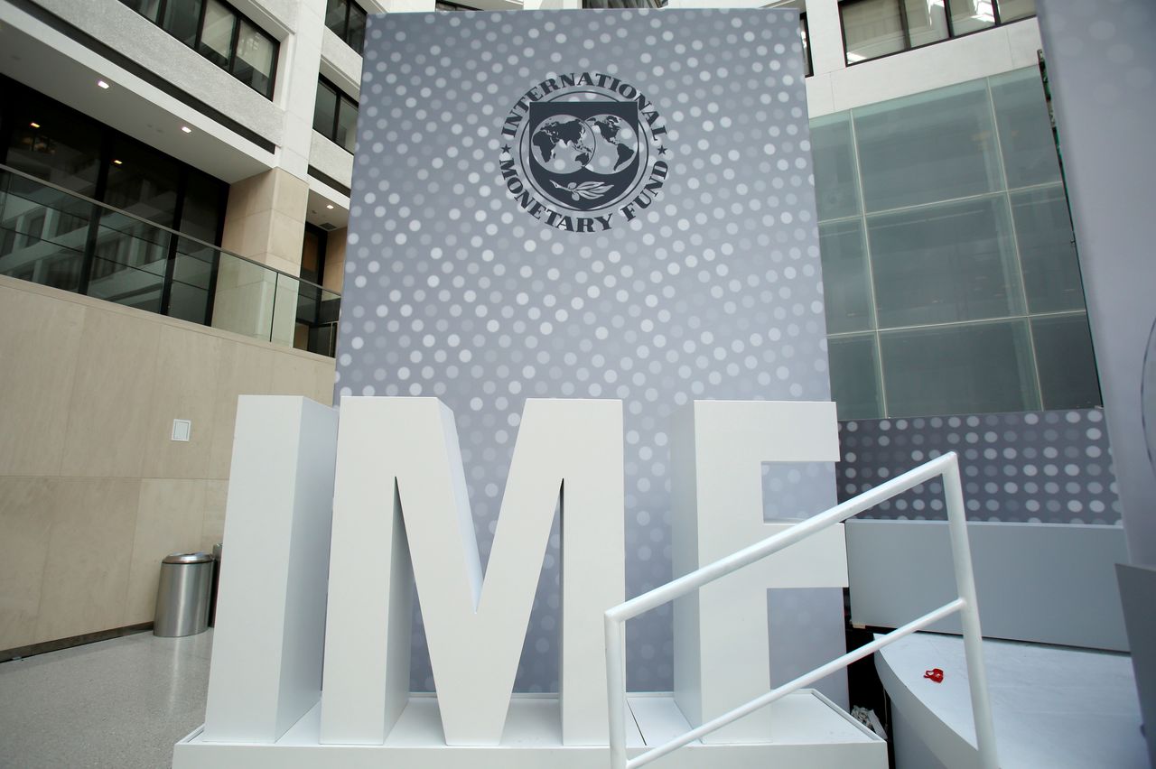 Foto de archivo del logo del FMI en Washington
Oct 9, 2016. REUTERS/Yuri Gripas/