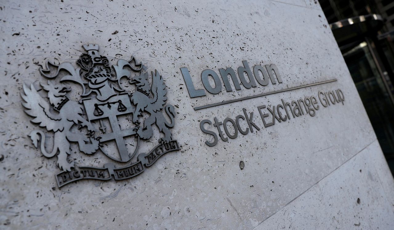 Imagen de archivo de un letrero en la entrada de la Bolsa de Valores de Londres en Londres, Reino Unido. 23 de agosto, 2018. REUTERS/Peter Nicholls