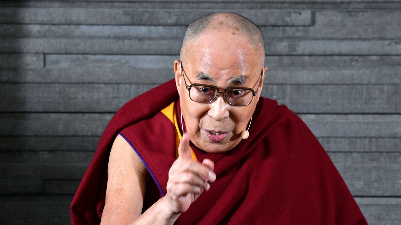 FOTO DE ARCHIVO: El líder espiritual tibetano Dalái lama asiste a una reunión de prensa en Malmo, Suecia, 12 de septiembre de 2018. Agencia de noticias TT/Johan Nilsson vía REUTERS