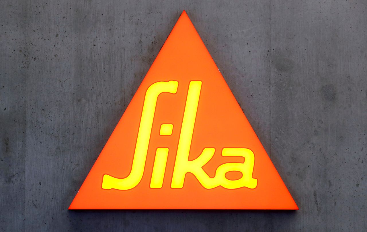 FOTO DE ARCHIVO: El logotipo de la empresa química suiza Sika en su sede en Zúrich, Suiza, el 7 de octubre de 2021. REUTERS/Arnd Wiegmann