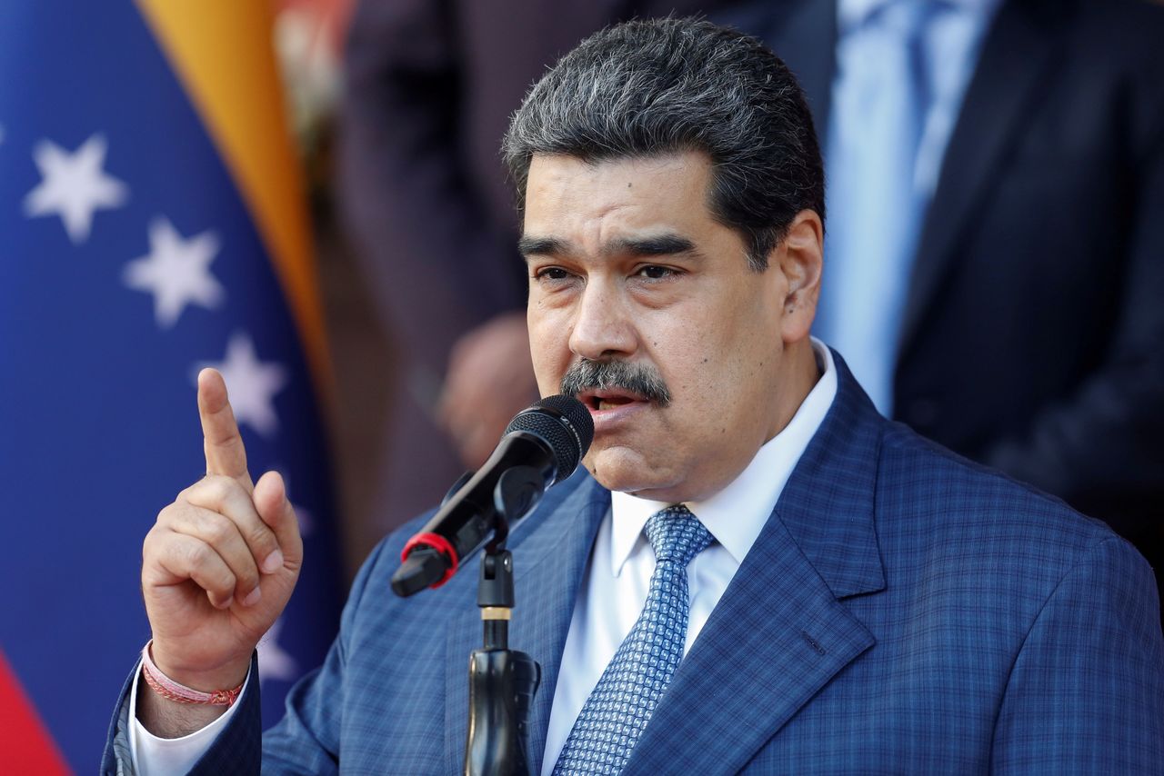 IMAGEN DE ARCHIVO. El presidente venezolano, Nicolás Maduro, habla a los medios en el Palacio Miraflores, en Caracas, Venezuela, Octubre 15, 2021. REUTERS/Leonardo Fernandez Viloria