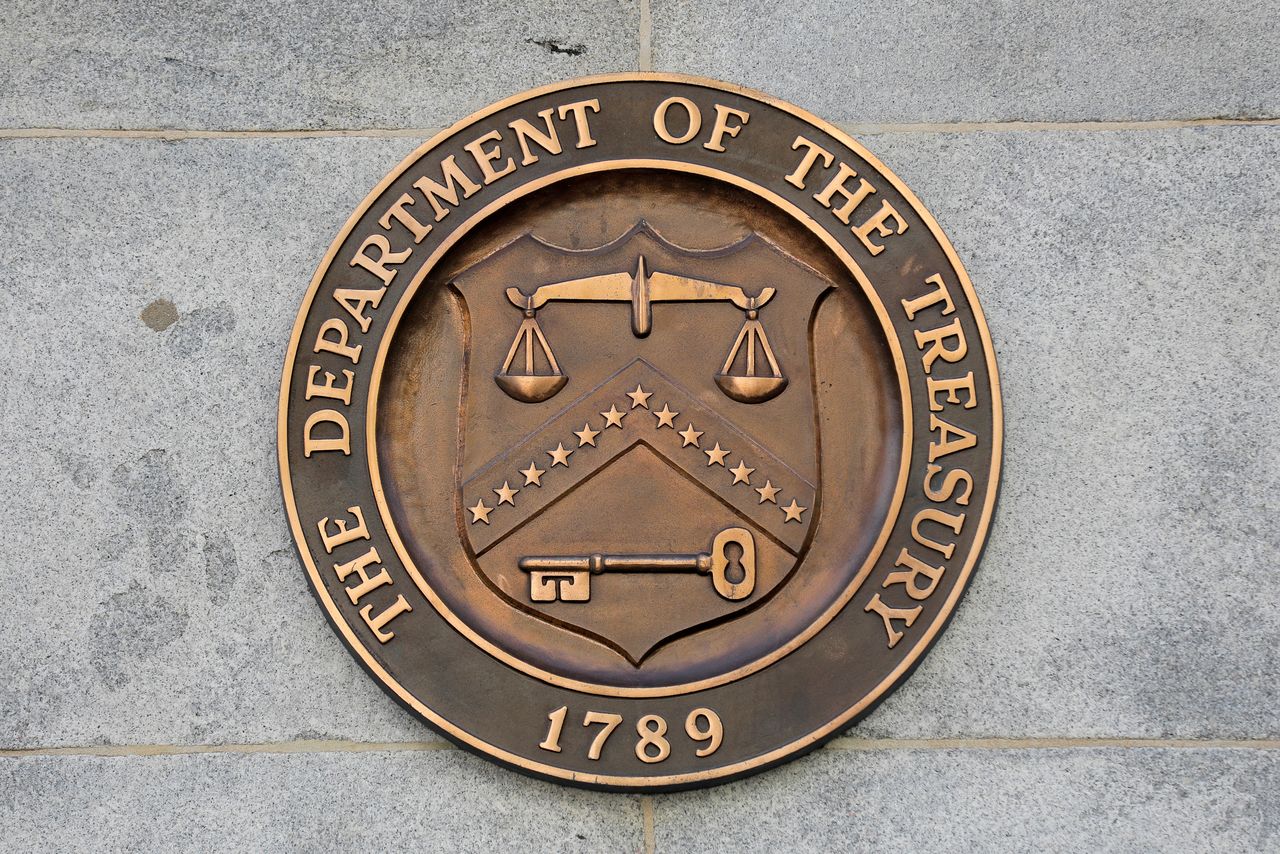 IMAGEN DE ARCHIVO. El logo del Departamento del Tesoro en su sede en Washington, EEUU. Agosto 29, 2020. REUTERS/Andrew Kelly