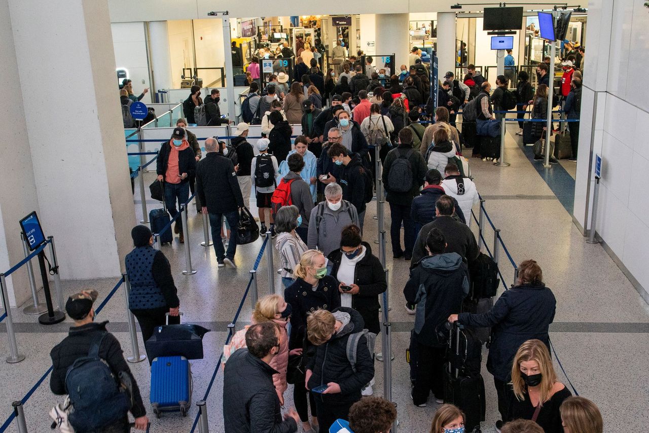 FILE PHOTO: Passengers wait in line inside the terminal at Newark Liberty International Airport in Newark, New Jersey, U.S., November 24, 2021. REUTERS/Eduardo Munoz/File Photo