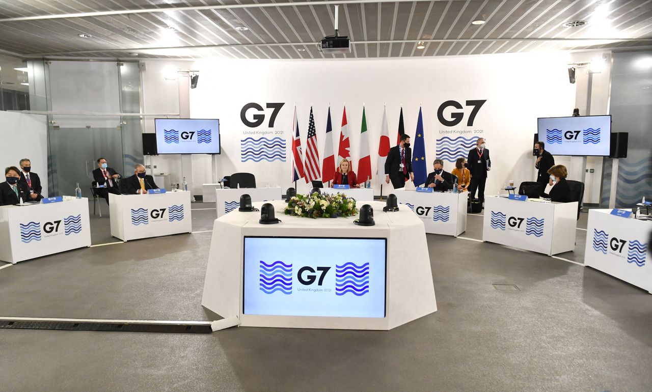 La secretaria de Relaciones Exteriores británica, Liz Truss, habla durante una sesión de ministros de Relaciones Exteriores y Desarrollo del G7 con países invitados y naciones de la ASEAN en Liverpool, Gran Bretaña, el 12 de diciembre de 2021. Anthony Devlin / Pool vía REUTERS