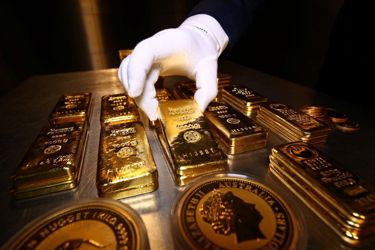 Imagen de archivo de lingotes y monedas de oro en la firma Pro Aurum de Múnich, Alemania. 14 agosto 2019. REUTERS/Michael Dalder