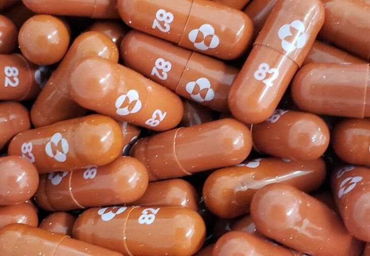 FOTO DE ARCHIVO. Una píldora experimental para el tratamiento de COVID-19, llamada molnupiravir y que está siendo desarrollada por Merck & Co Inc y Ridgeback Biotherapeutics LP, se ve en esta foto de distribución sin fecha publicada por Merck & Co Inc y obtenida por Reuters. 17 de mayo de 2021. Merck & Co Inc/Handout vía REUTERS