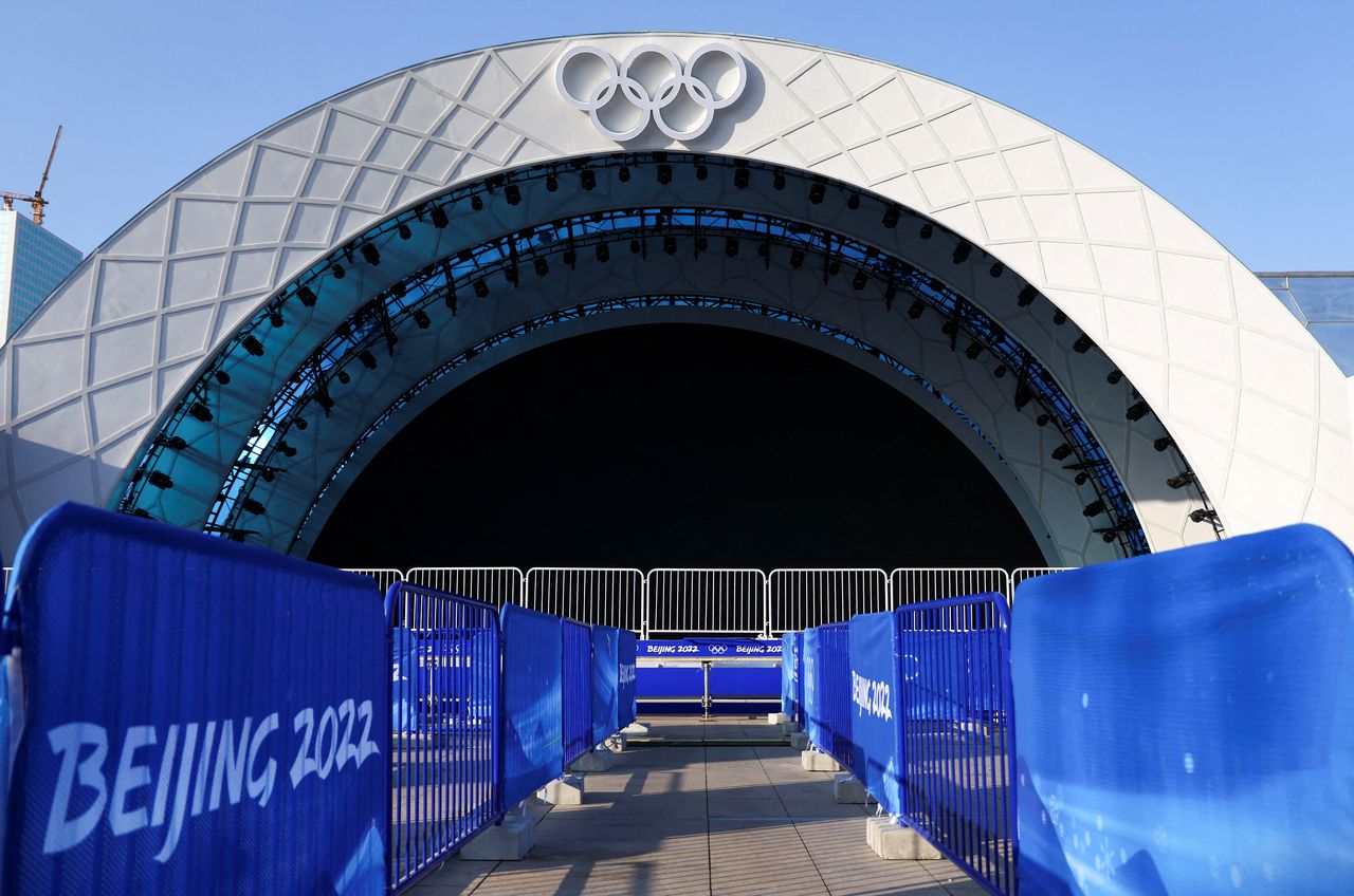 La Plaza de las Medallas, dentro de un área de circuito cerrado diseñada para prevenir la propagación de COVID-19 antes de los Juegos Olímpicos de Invierno de Pekín 2022 en Pekín, China, 11 de enero de 2022. REUTERS/Pawel Kopczynski