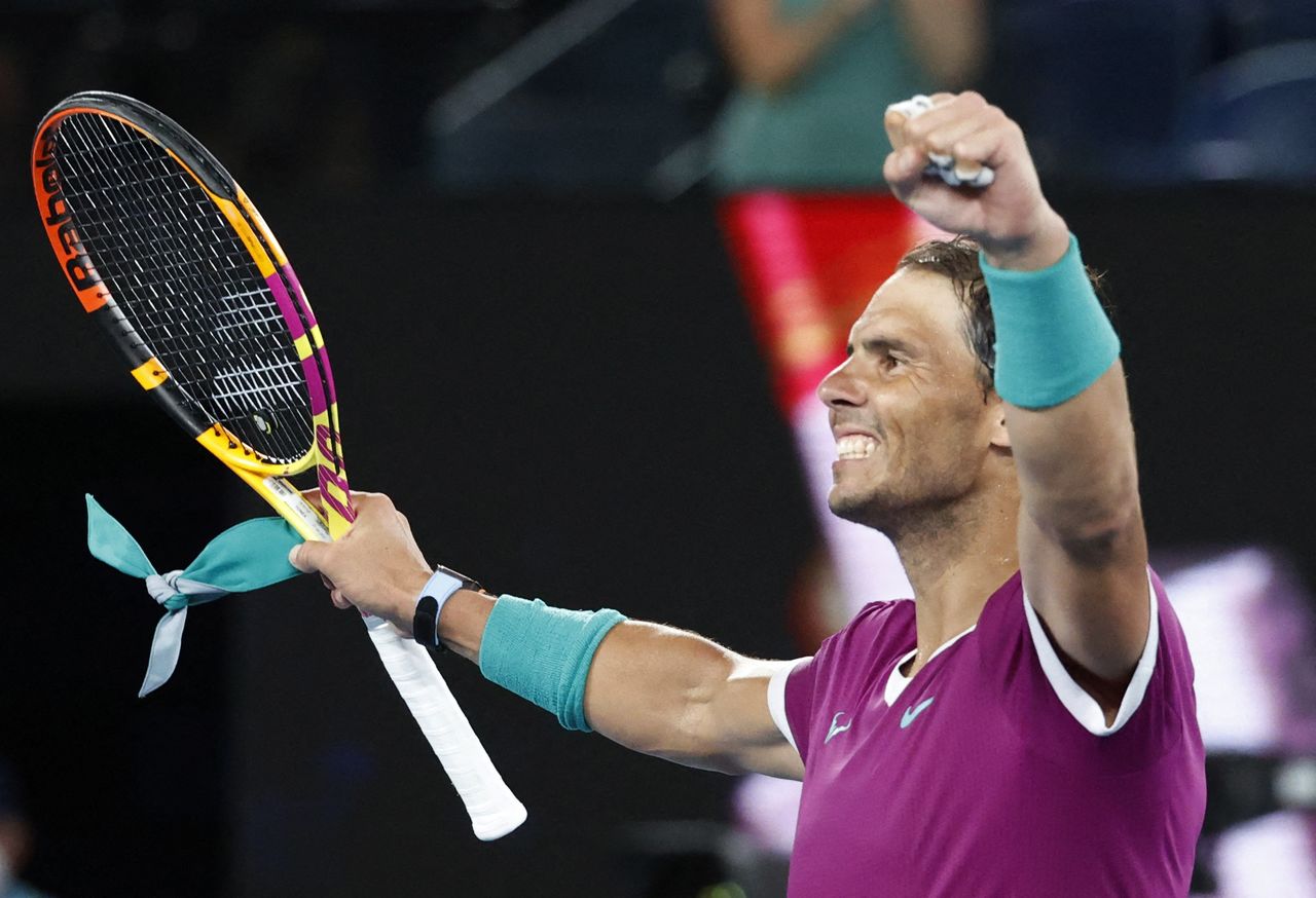 Tenis - Open de Australia - Melbourne Park, Melbourne, Australia - 21 de enero de 2022 Rafael Nadal celebra la victoria contra el ruso Karen Khachanov REUTERS/Asanka Brendon Ratnayake