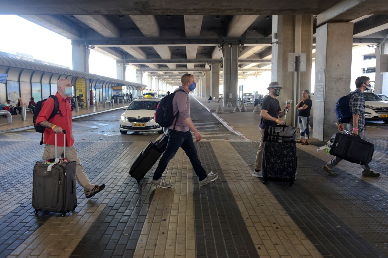 FOTO DE ARCHIVO: El Aeropuerto Internacional Ben Gurion durante la epidemia de coronavirus, en Lod, cerca de Tel Aviv, Israel, 27 de mayo de 2021. REUTERS/Ronen Zvulun