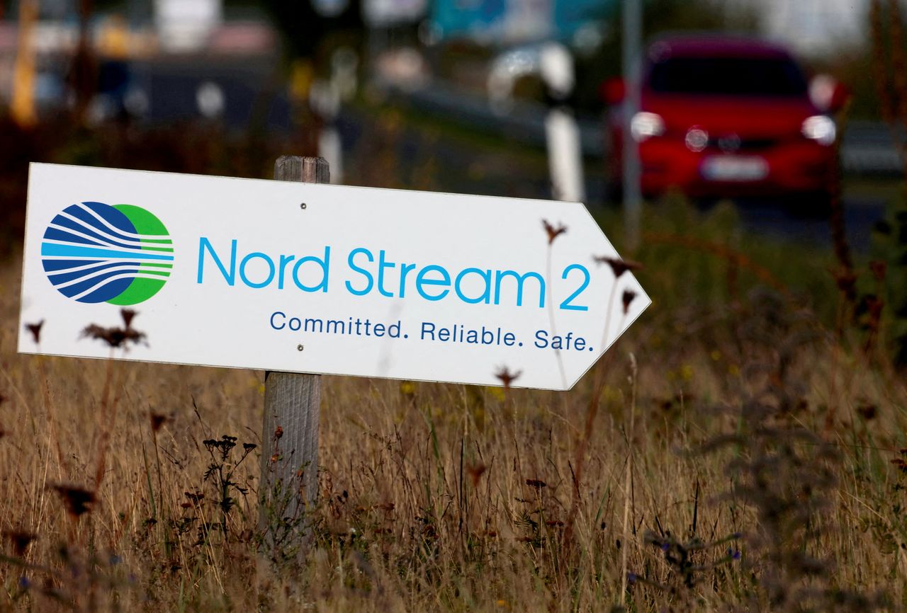 FOTO DE ARCHIVO: Una señal indica el camino hacia un tramo del gasoducto Nord Stream 2 en Lubmin, Alemania, el 10 de septiembre de 2020. REUTERS/Hannibal Hanschke