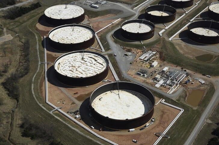 Foto de archivo del centro de almacenamiento de petróleo en Cushing, Oklahoma, Mar 24, 2016.  REUTERS/Nick Oxford/