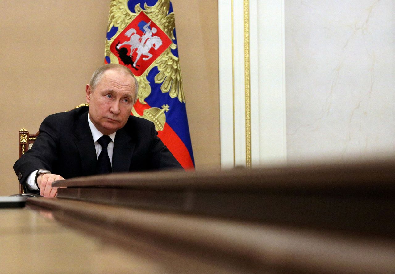FILE PHOTO: Russian President Vladimir Putin attends a meeting with government members via a video link in Moscow, Russia March 10, 2022. Sputnik/Mikhail Klimentyev/Kremlin via REUTERS/File Photo