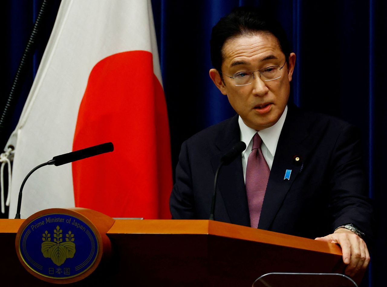 FOTO DE ARCHIVO: El primer ministro de Japón, Fumio Kishida, durante una conferencia de prensa en Tokio, Japón, 3 de marzo de 2022. REUTERS/Kim Kyung-Hoon
