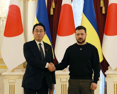 Prime Minister Kishida meets with Zelenski on his first visit to Kiev