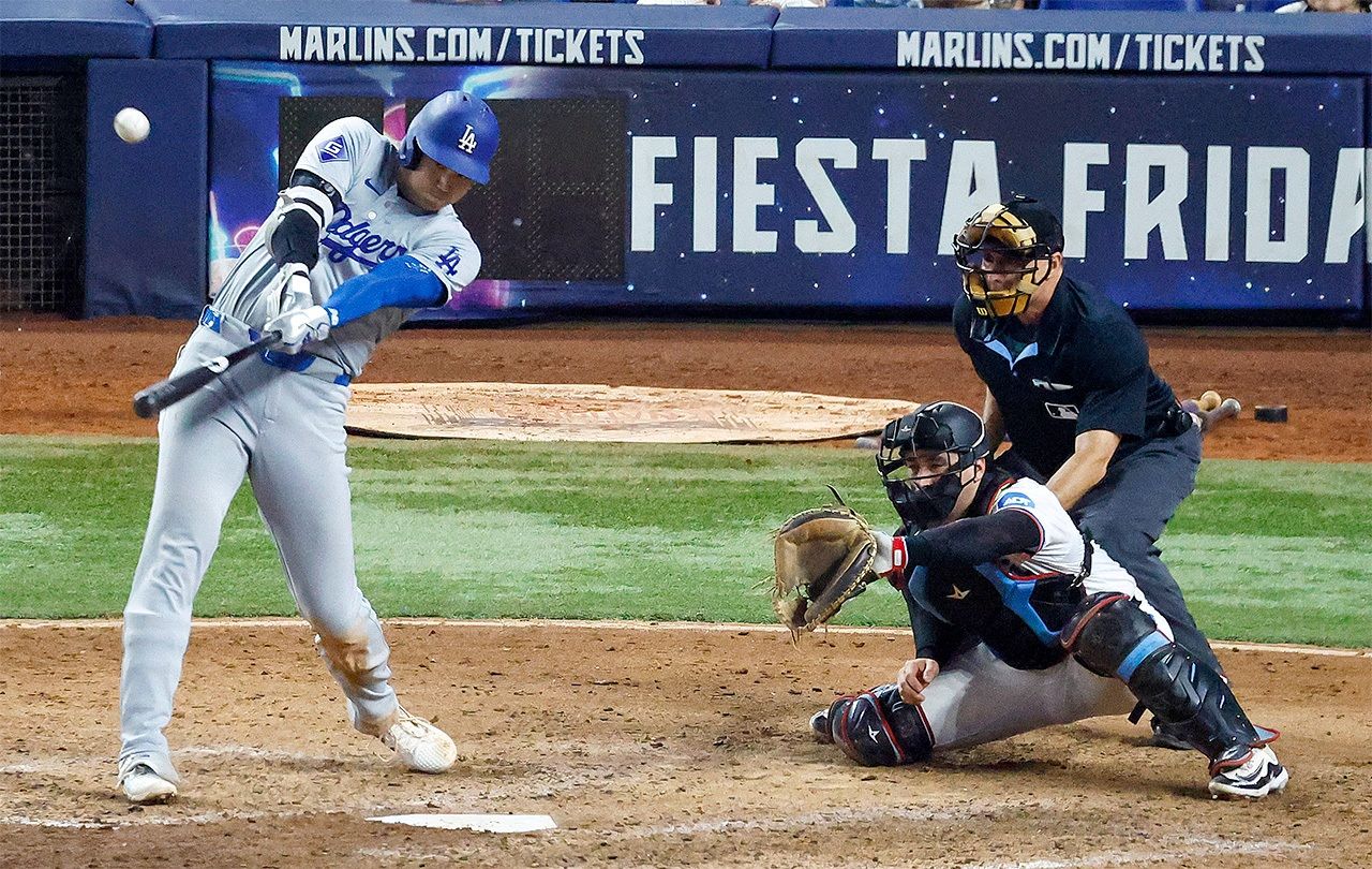 Ohtani Shōhei golpea su 50.º home run de la temporada en un partido contra los Miami Marlins. (© USA Today Sports via Reuters Connect)