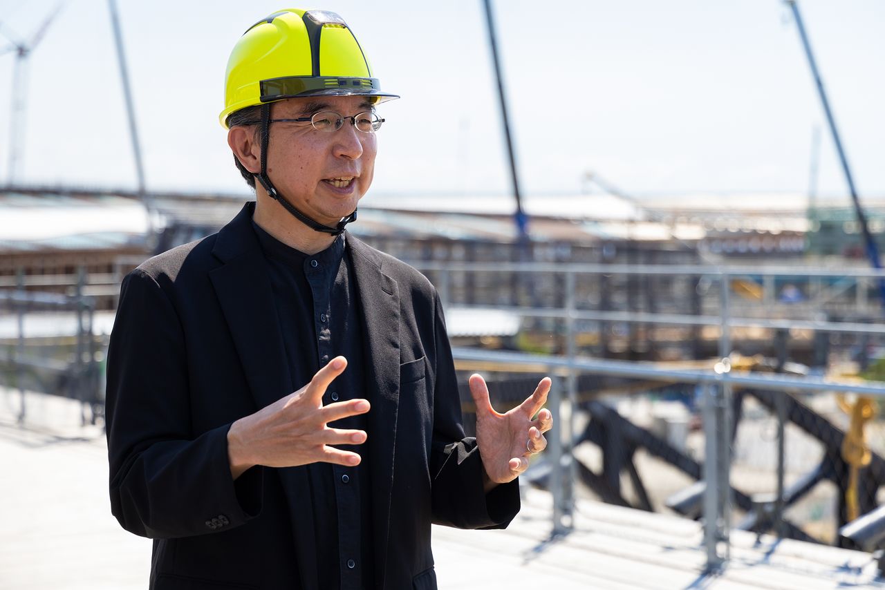 El productor de diseño Fujimoto Sō espera con ilusión poder dar la vuelta al anillo. (© Hashino Yukinori)