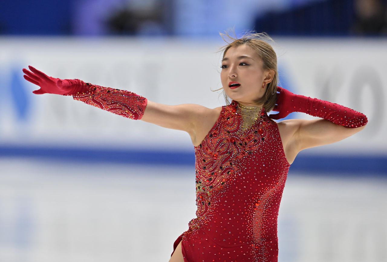 Sakamoto Kaori durante el programa corto en el Campeonato de Patinaje Artístico de Japón celebrado en Kadoma, Osaka, el 20 de diciembre de 2024. (© Jiji)