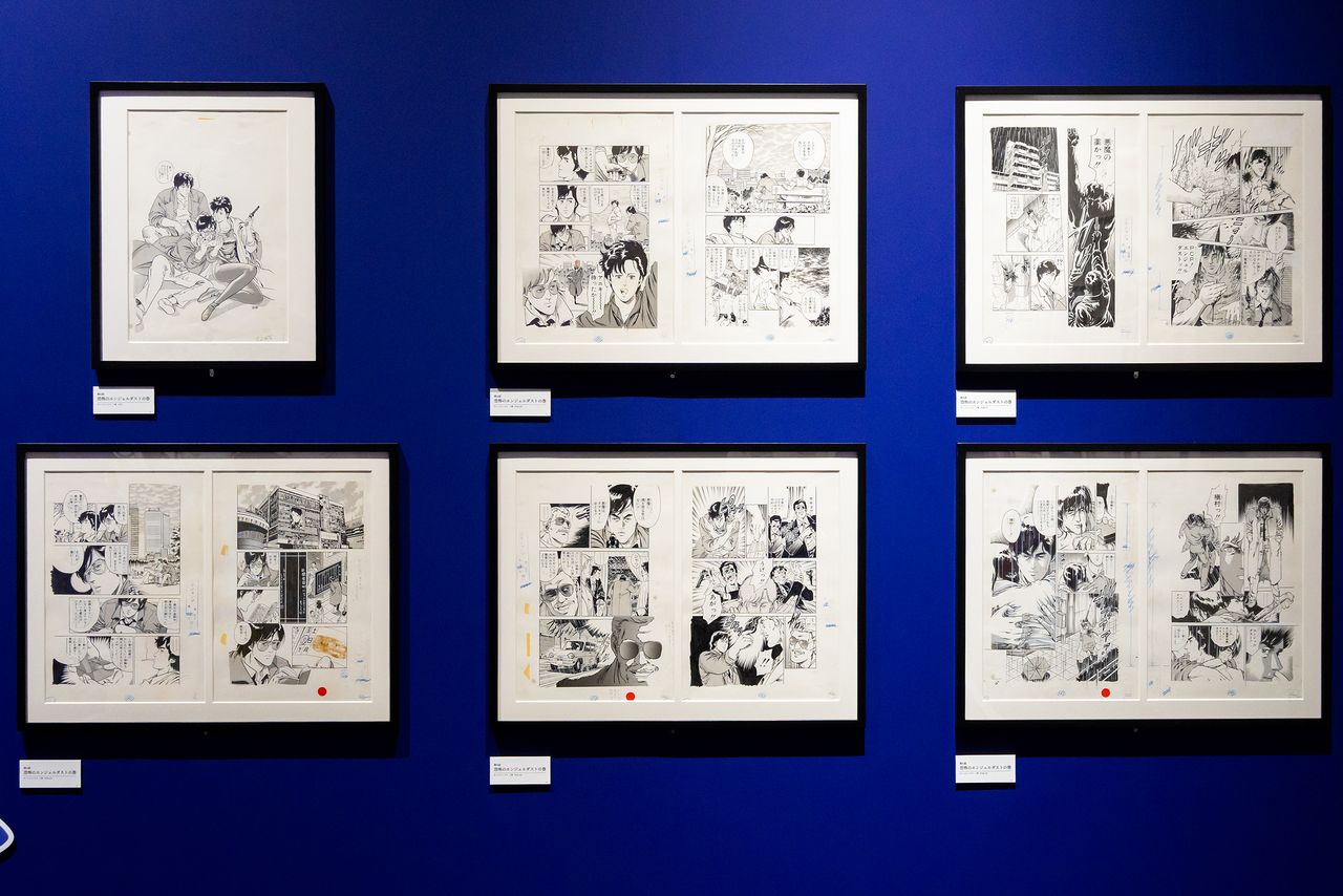 Páginas originales con fotocomposición adherida, algo raro en la actualidad.