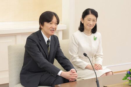 El príncipe heredero Akishino y la princesa Kiko durante la rueda de prensa celebrada con motivo de su próxima visita oficial a Paraguay