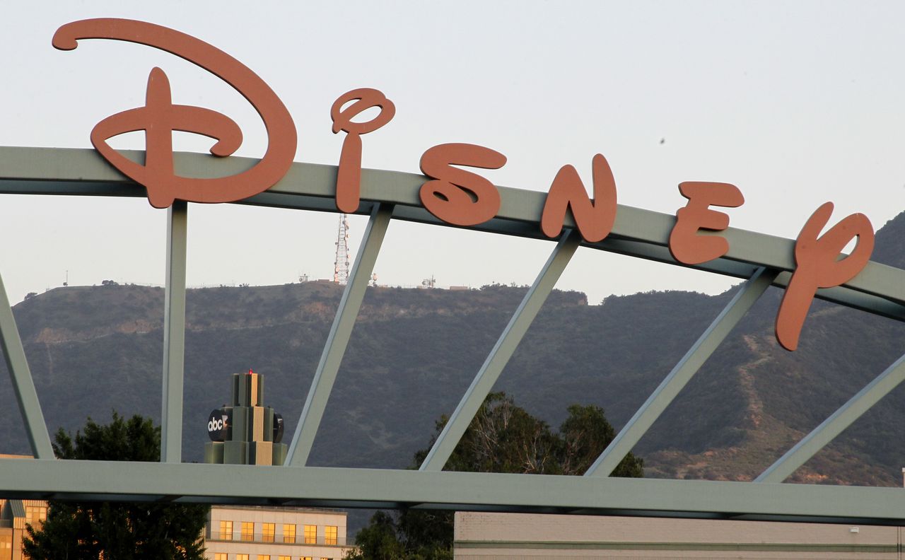 Foto de archivo ilustrativa del logo de The Walt Disney Co. en Burbank, California.
May 7, 2012. REUTERS/Fred Prouser