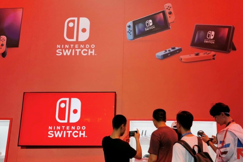 FILE PHOTO: Visitors are seen at a booth of Nintendo Switch at the China Digital Entertainment Expo and Conference, also known as ChinaJoy, in Shanghai, China August 2, 2019.  REUTERS/Pei Li/File Photo