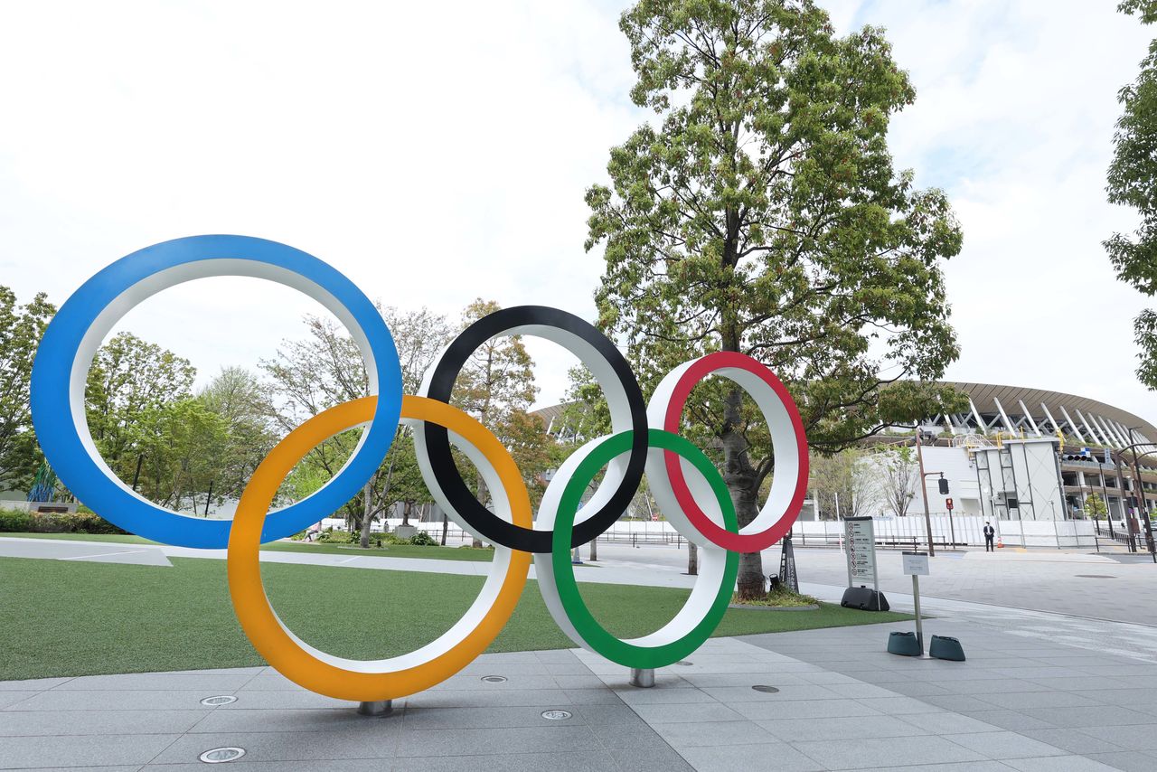 Vista general de una escultura de los Anillos Olímpicos cerca del Estadio Olímpico de Tokio, Japón, 6 abril 2021.
Yukihito Taguchi/USA TODAY Sports