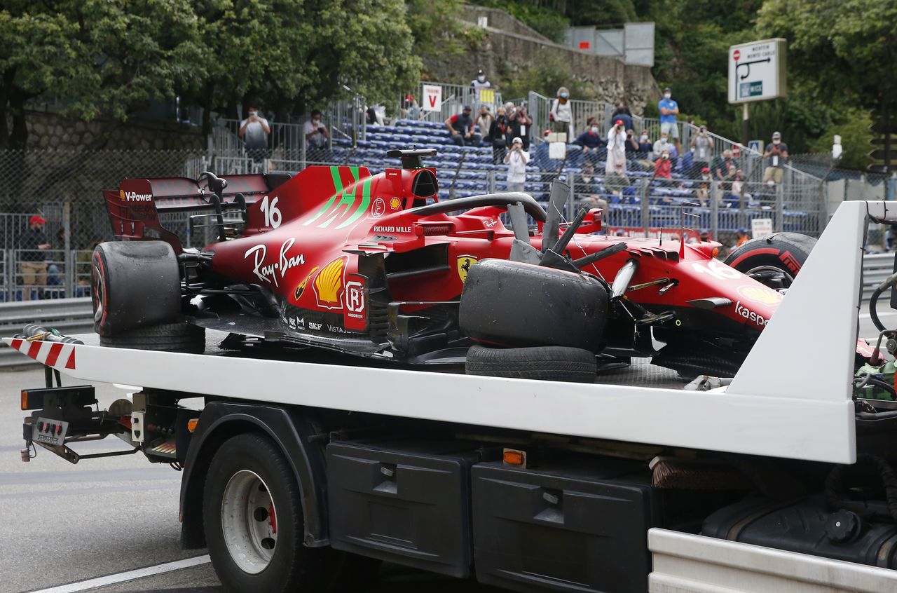 Foto del sábado de la Ferrari de Charles Leclerc tras el choque en el final de la clasificación para el Gran Premio de Mónaco. 
May 22, 2021 
Pool via REUTERS/Sebastien Nogier