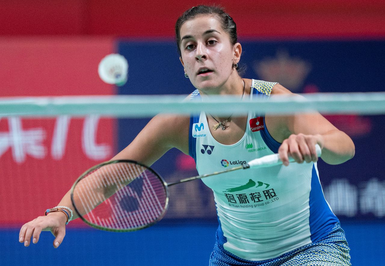 FOTO DE ARCHIVO: La jugadora de bádminton española Carolina Marín durante un enfrentamiento contra la danesa Line Christophersen disputado en el Odense Sports Park de Odense, Dinamarca, el 15 de octubre de 2020. Claus Fisker/Ritzau Scanpix via REUTERS