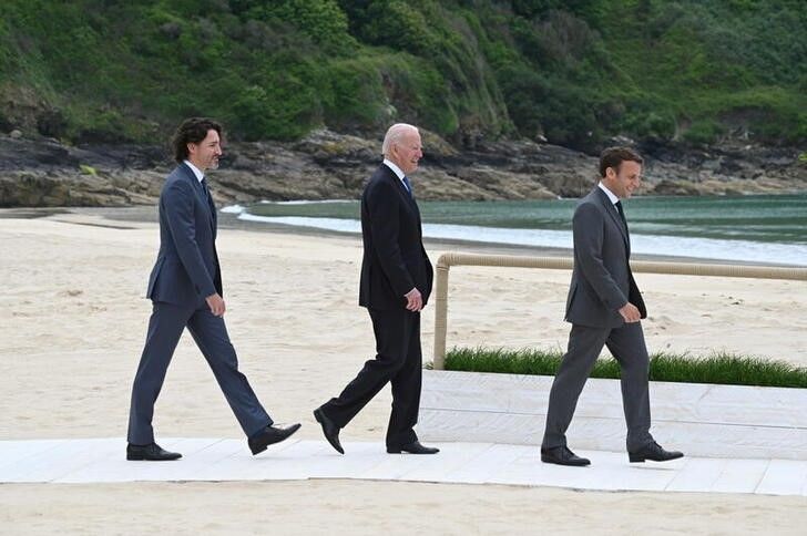 Foto ilustrativa del viernes del primer ministro de Canada, Justin Trudeau, el Presidente de EEUU, Joe Biden, y el de Francia, Emmanuel Macron, llegando a la reunión del G7 en Carbis Bay, Cornwall
Jun 11, 2021. Leon Neal/Pool via REUTERS