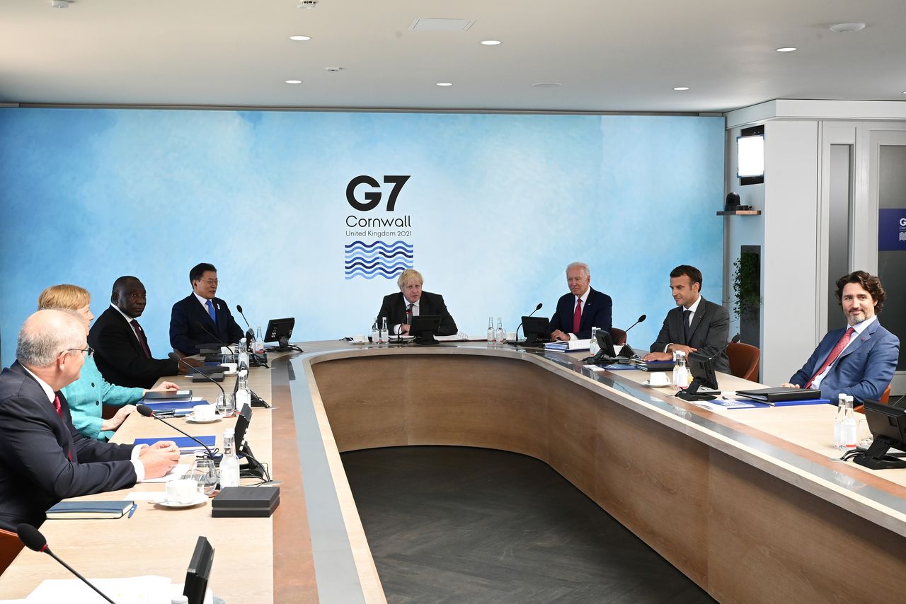 Los líderes del G7, de las siete economías más avanzadas del mundo,  durante una sesión de trabajo en Carbis Bay, Cornwall, Inglaterra, Junio 12, 2021. Leon Neal/Pool vía REUTERS
