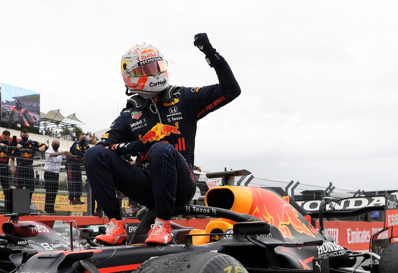 Max Verstappen de Red Bull celebra luego de ganar el Gran Premio de Francia de la Fórmula 1 en el Circuito Paul Ricard de Le Castellet, Francia. 20 de junio, 2021. Pool via REUTERS/Nicolas Tucat