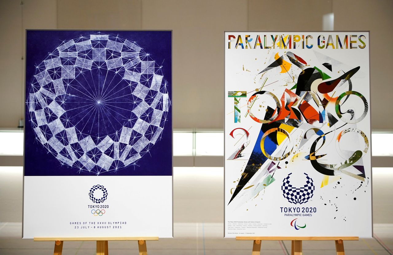 Foto de archivo de los afiches de los Juegos Olímpicos y Paralímpicos de Tokio. 
22 Jun 2021. Franck Robichon/Pool via REUTERS/